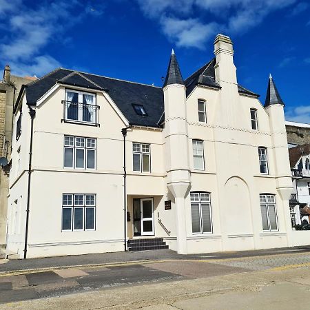 Seas The Day - Beachfront Apartment - Sleeps 4 Ramsgate Bagian luar foto