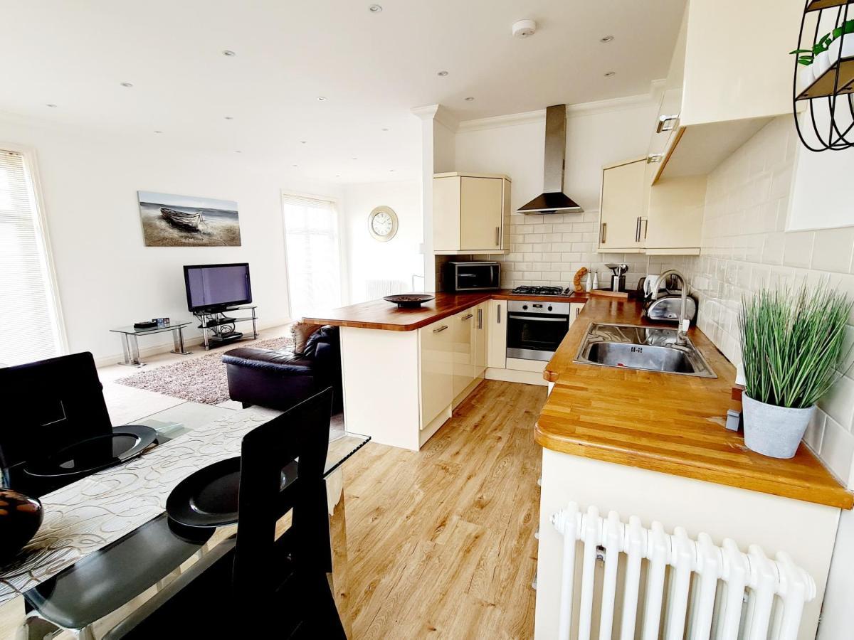 Seas The Day - Beachfront Apartment - Sleeps 4 Ramsgate Bagian luar foto