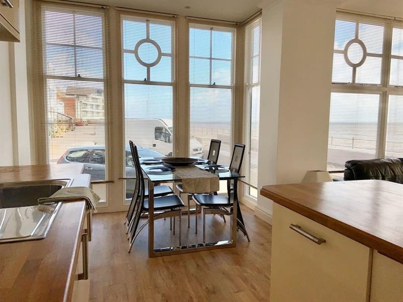 Seas The Day - Beachfront Apartment - Sleeps 4 Ramsgate Bagian luar foto